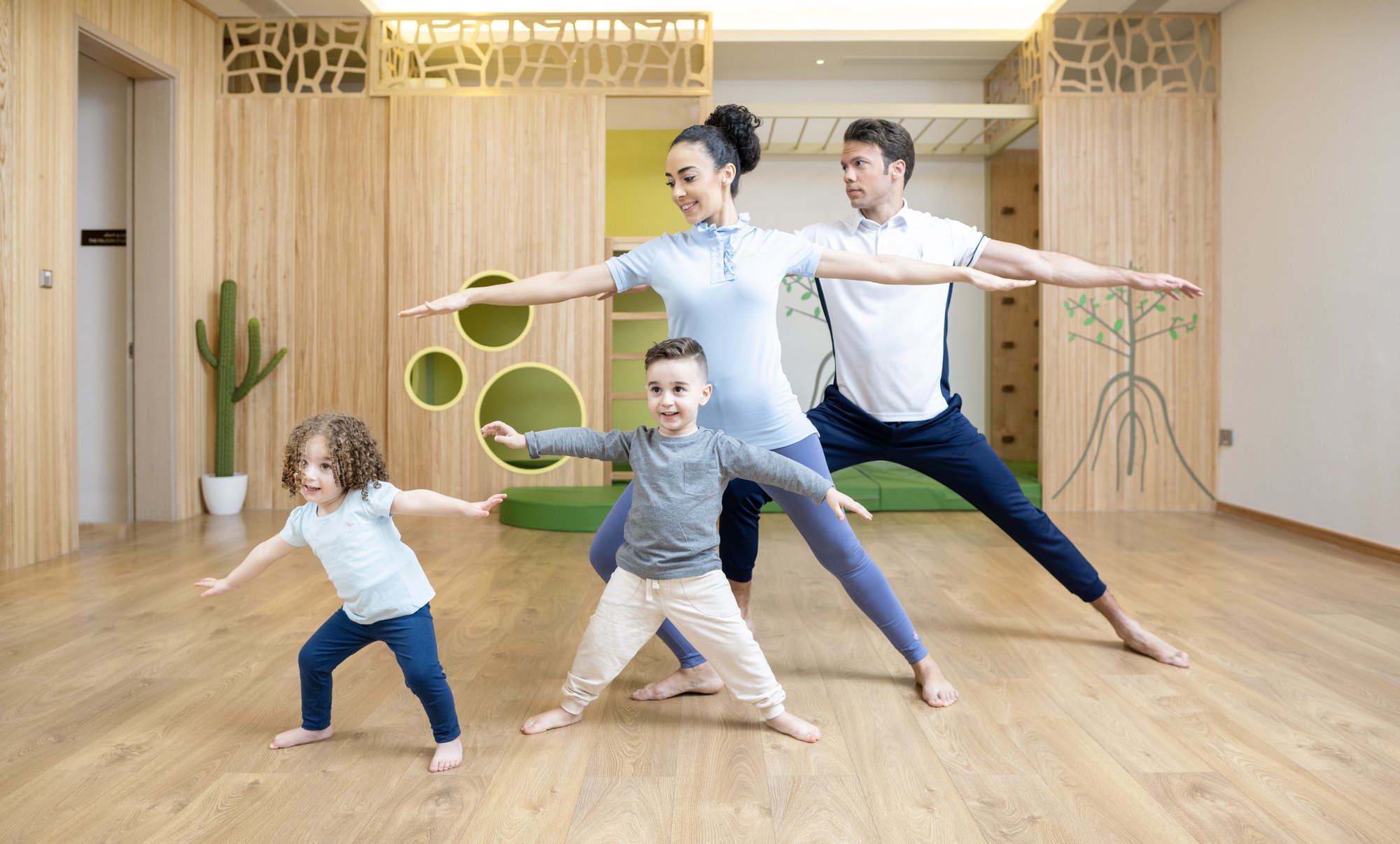 Семейная трапеза на открытом воздухе в отеле Zulal Wellness Resort