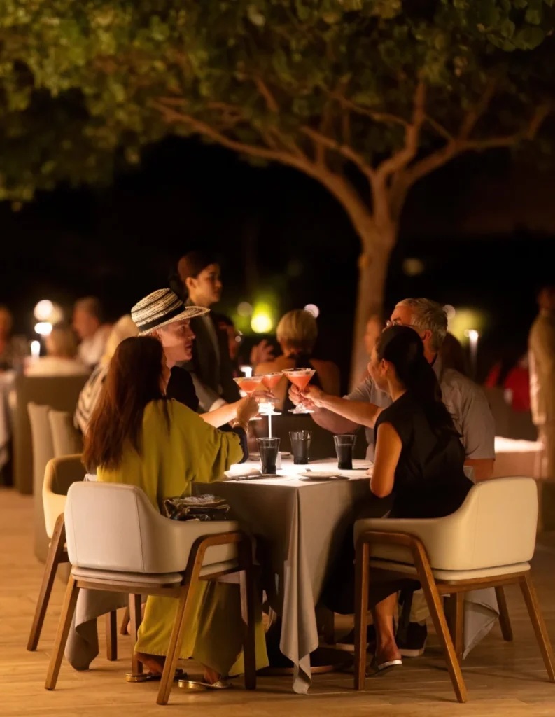 ZWR-Acacia-Restaurant-Outdoor-Group-Dinner.